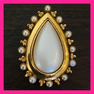 Sandi Miller Burrows Pearl & Gold Pendant Brooch